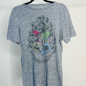 Warner Bros. Gray Hogwarts Crest T-Shirt